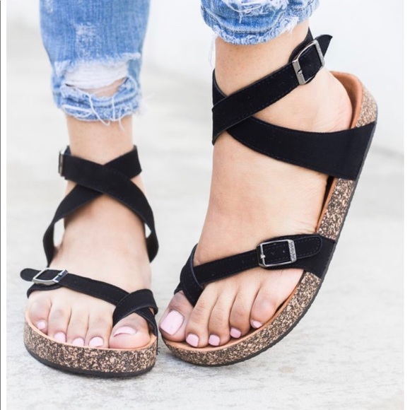 Black or white strappy buckled cork sandals - Picture 3 of 8